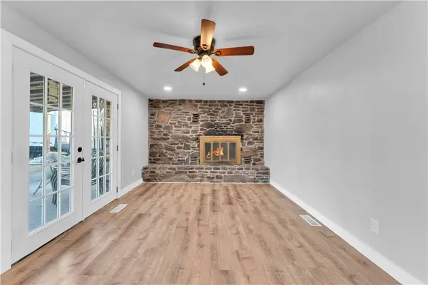 1813 S  J  St, Rogers, AR 72756