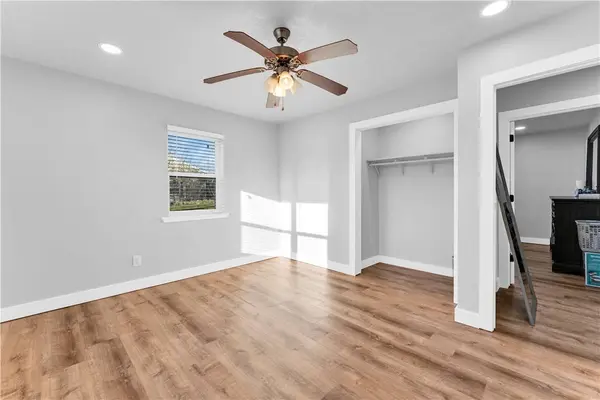 1813 S  J  St, Rogers, AR 72756