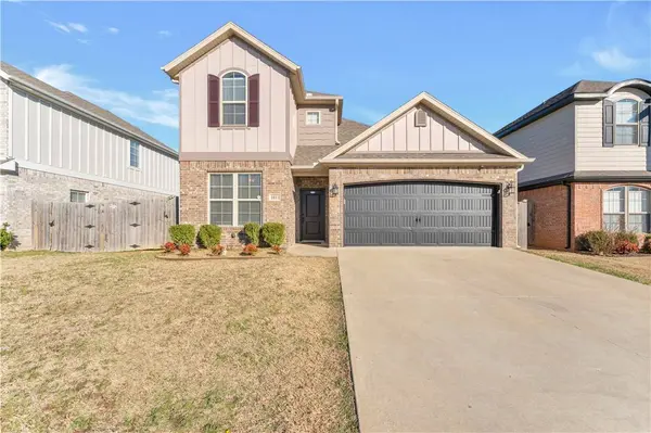 1611 Park St, Lowell, AR 72745