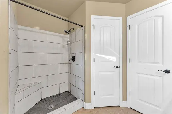 429 E Mccann Rd, Rogers, AR 72758