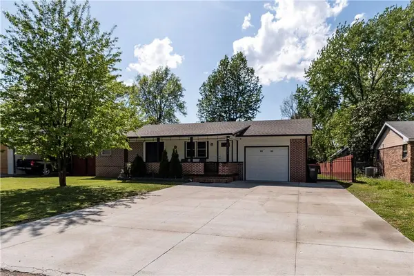 1022 Lowell Rd, Springdale, AR 72764