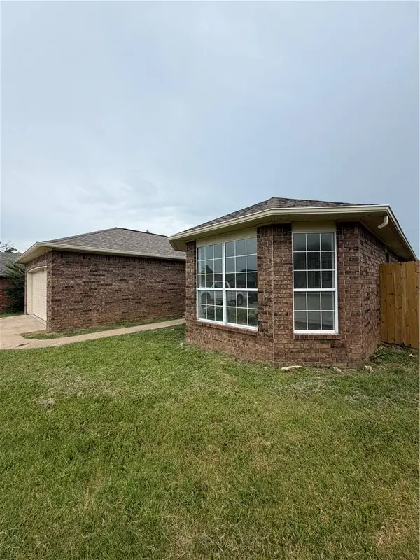2303 Willow St, Rogers, AR 72758