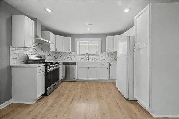 1023 S B St, Rogers, AR 72756