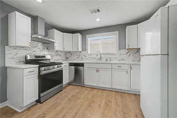 1023 S B St, Rogers, AR 72756
