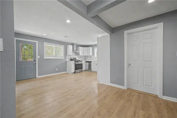 1023 S B St, Rogers, AR 72756