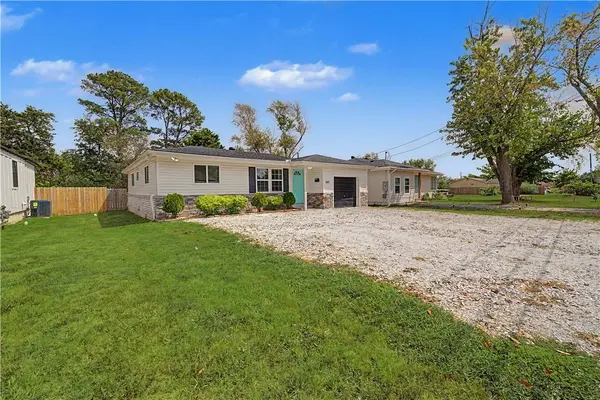 1023 S B St, Rogers, AR 72756