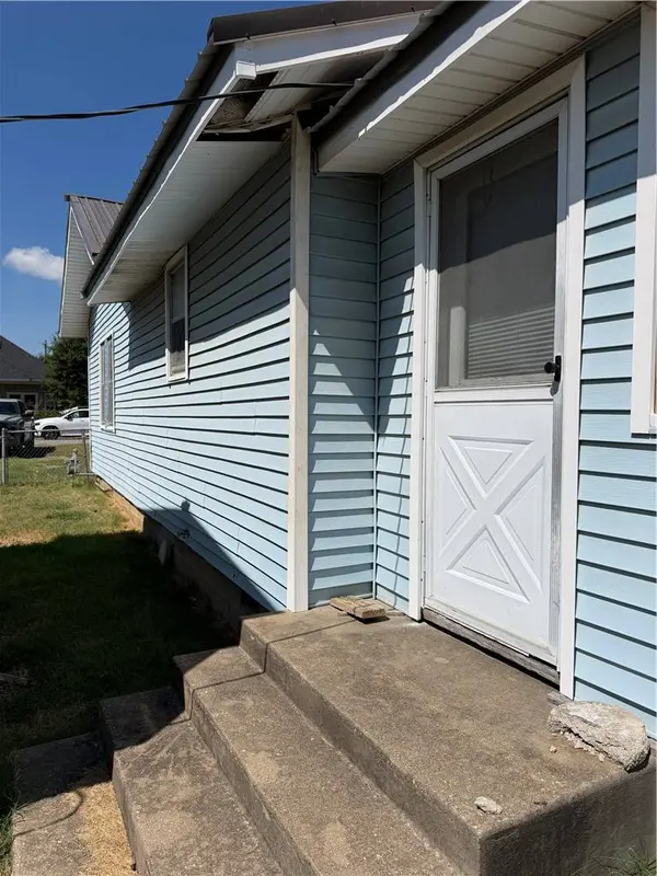 1035 S B St, Rogers, AR 72756