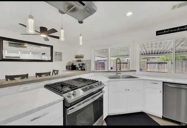 625 Capra Dr, American Canyon, CA 94503-1317