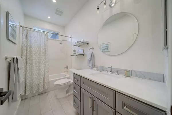 3982 Lucero St, Napa, CA 94558-1985