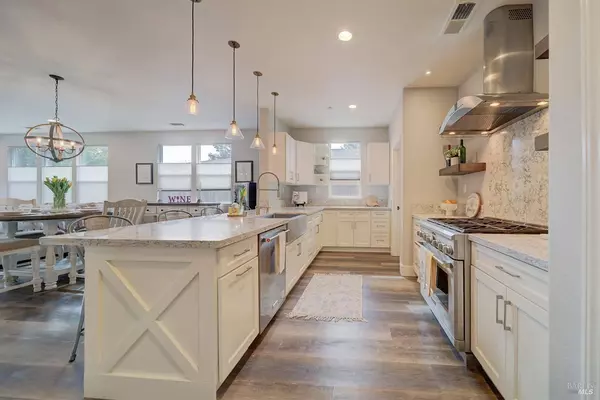 3982 Lucero St, Napa, CA 94558-1985