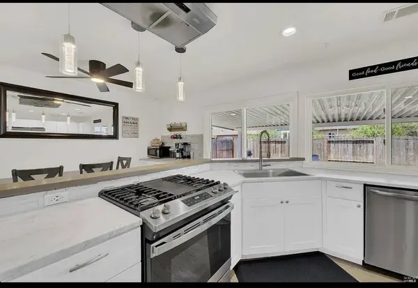 625 Capra Dr, American Canyon, CA 94503-1317