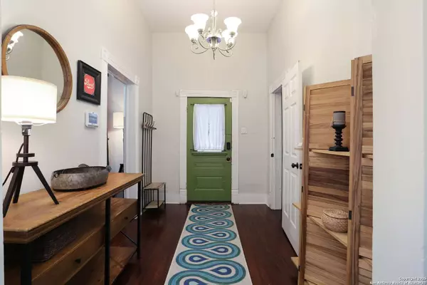 1712 N Pine, San Antonio, TX 78208