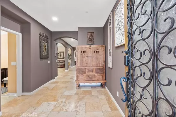 5801 S Moonstone Peak DR, Bakersfield, CA 93313