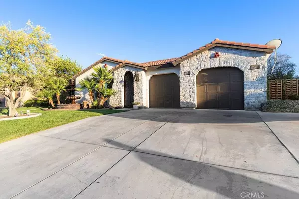 5801 S Moonstone Peak DR, Bakersfield, CA 93313