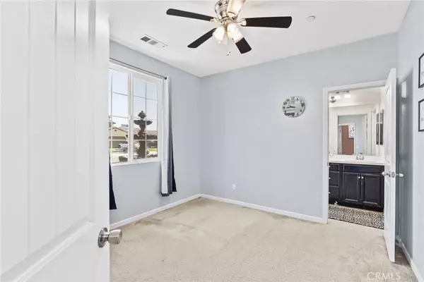 5801 S Moonstone Peak DR, Bakersfield, CA 93313