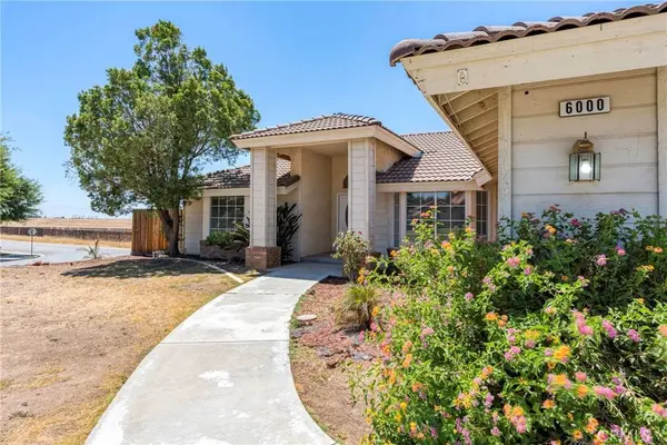 6000 Benbasset PL, Bakersfield, CA 93306