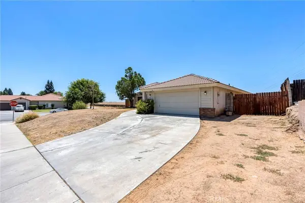 6000 Benbasset PL, Bakersfield, CA 93306