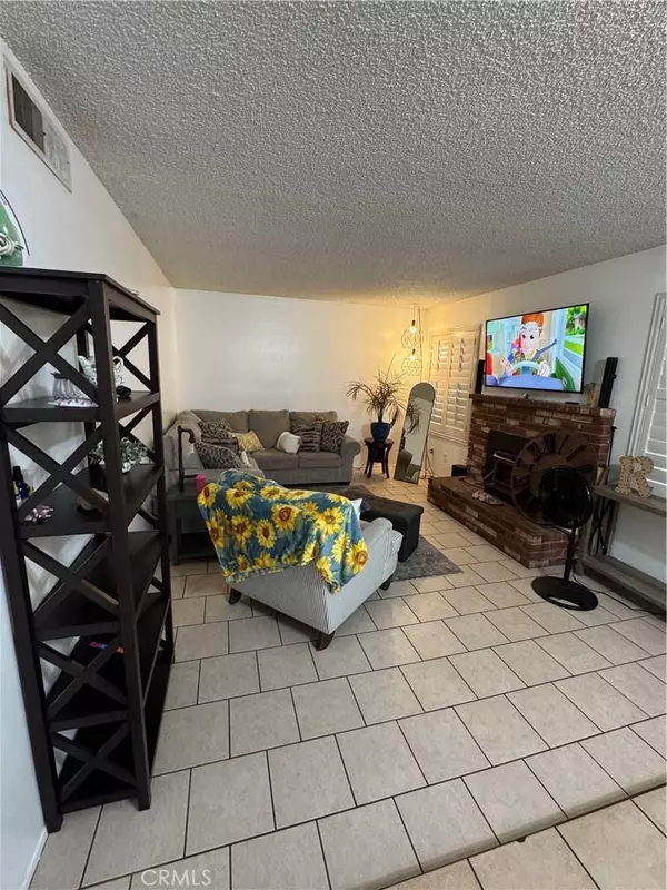 3705 Valley Springs, Bakersfield, CA 93309