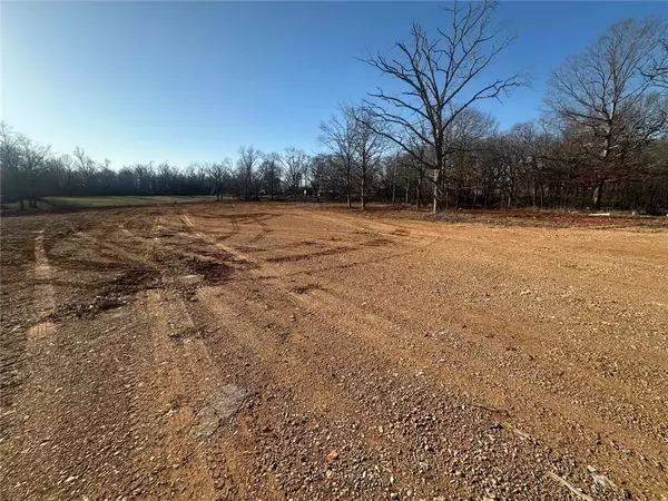 10491 Car Town Rd, Rogers, AR 72756