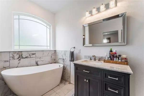 1209 W Olive St, Rogers, AR 72756