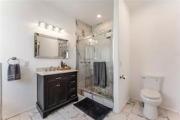 1209 W Olive St, Rogers, AR 72756