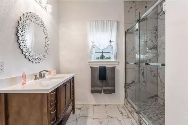 1209 W Olive St, Rogers, AR 72756