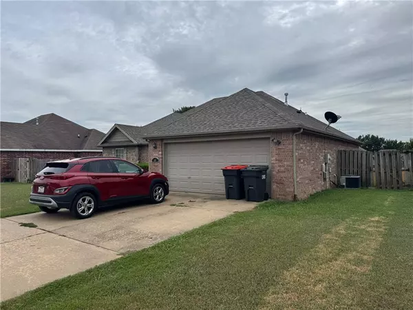 1483 Leesburg Ave, Springdale, AR 72764