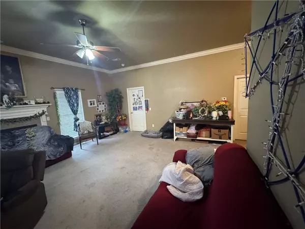 1483 Leesburg Ave, Springdale, AR 72764