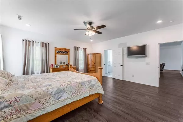 1209 W Olive St, Rogers, AR 72756