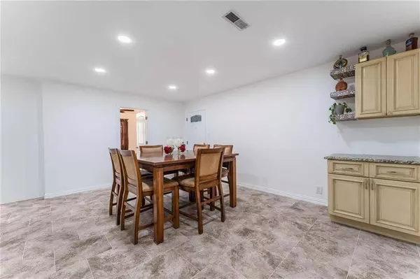 1209 W Olive St, Rogers, AR 72756