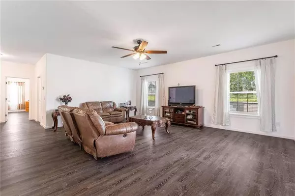 1209 W Olive St, Rogers, AR 72756