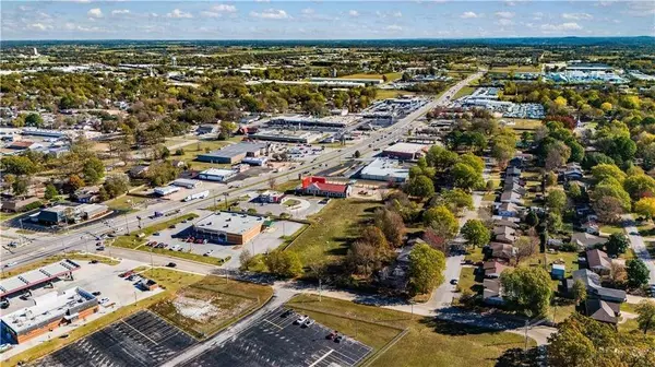 1501 S Elm St, Siloam Springs, AR 72761