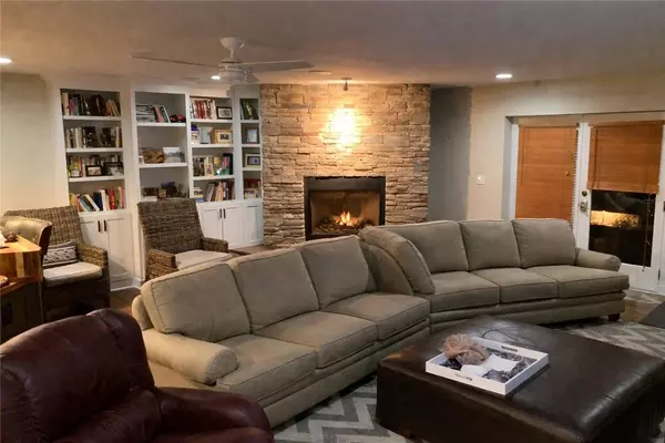 9 Kintyre Pl, Bella Vista, AR 72715