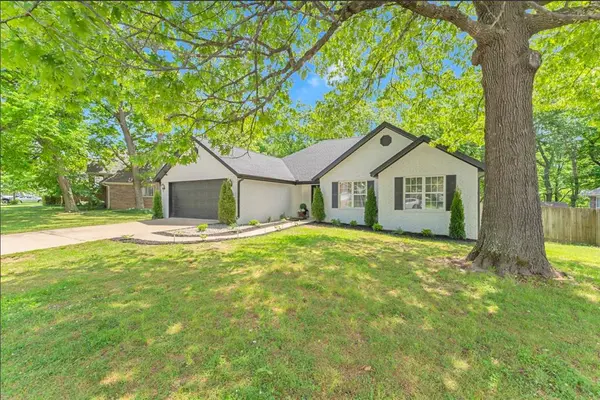 3492 Eaglecrest Cir, Springdale, AR 72762