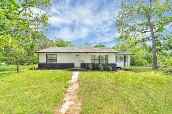 832 Madison 8965 St, Huntsville, AR 72740