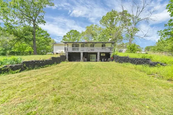 832 Madison 8965 St, Huntsville, AR 72740