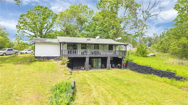 832 Madison 8965 St, Huntsville, AR 72740