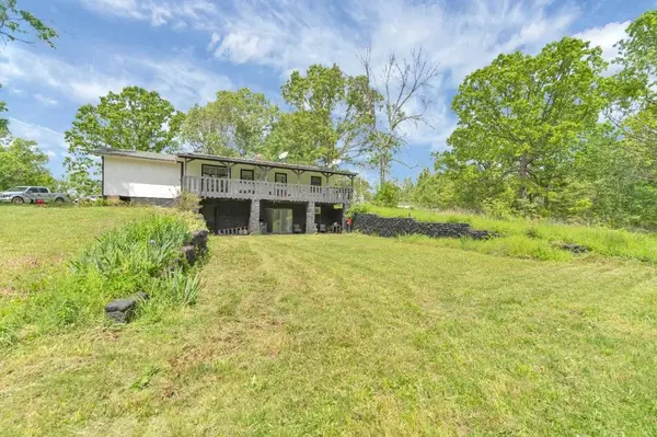 832 Madison 8965 St, Huntsville, AR 72740