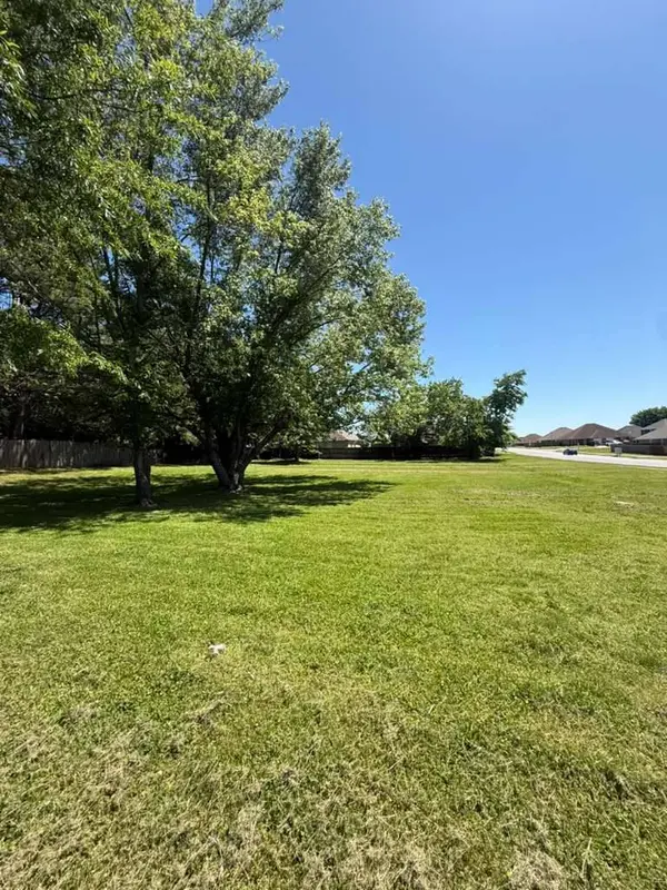 1735 Dodd Ave, Springdale, AR 72764