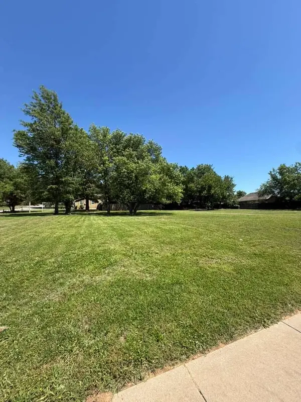 1735 Dodd Ave, Springdale, AR 72764