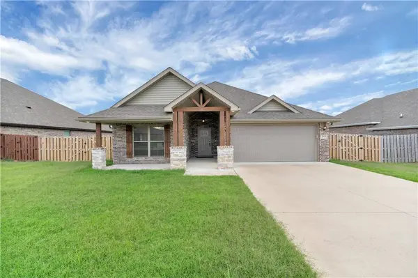 2413 England Ln, Pea Ridge, AR 72751