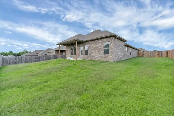 2413 England Ln, Pea Ridge, AR 72751