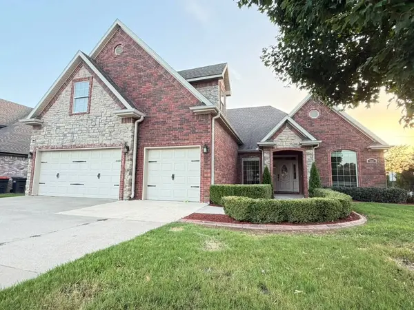 5785 Garnet Dr, Springdale, AR 72764