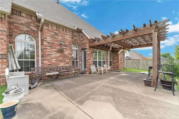 5213 42nd St, Rogers, AR 72758