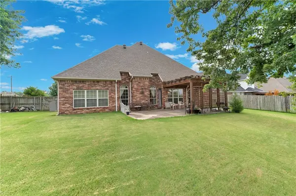 5213 42nd St, Rogers, AR 72758