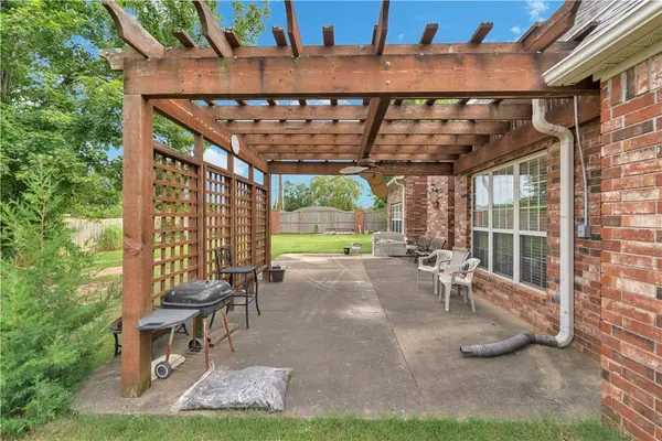 5213 42nd St, Rogers, AR 72758