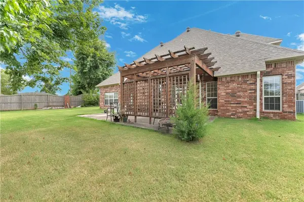 5213 42nd St, Rogers, AR 72758