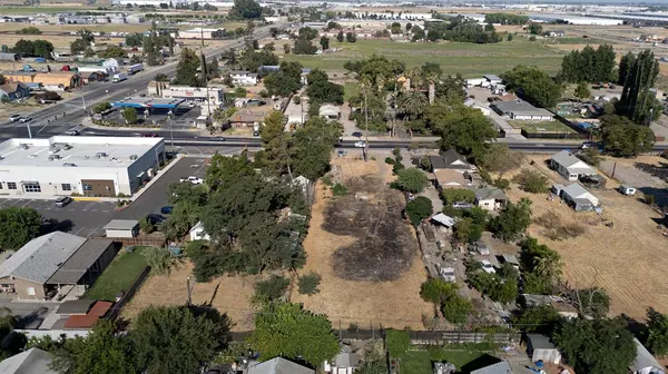 154 N Airport WAY, Manteca, CA 95337