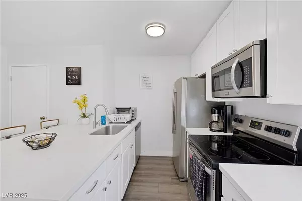 2226 E Desert Inn RD, Las Vegas, NV 89169