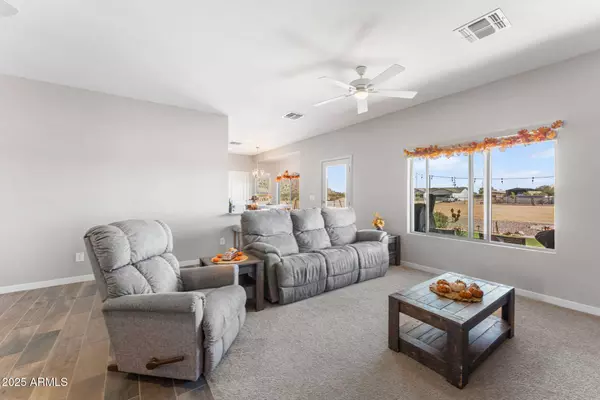 6313 N MARIGOLD Avenue, Casa Grande, AZ 85194